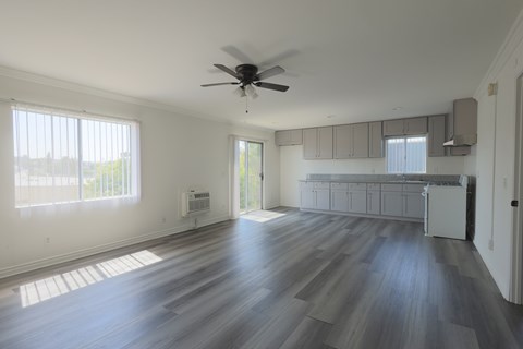 Floor plan for 1 bed, 1 bath, 648 sqft